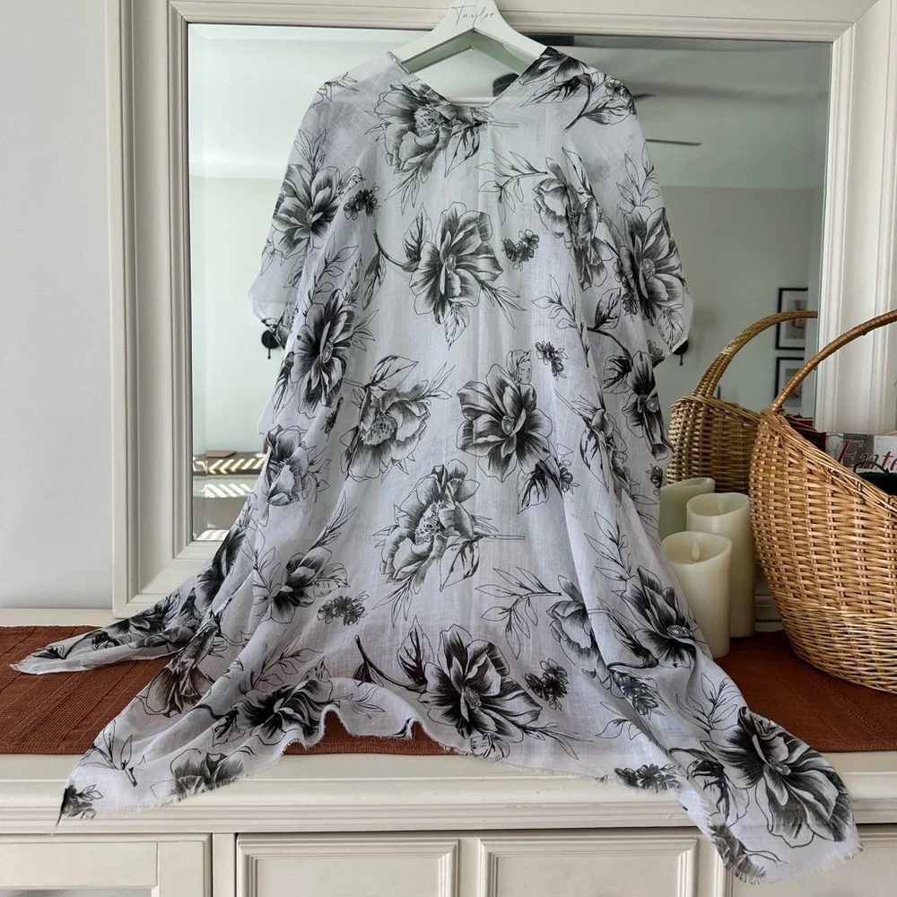 Woven Heart Black & White Floral Kimono - Picture 2 of 4